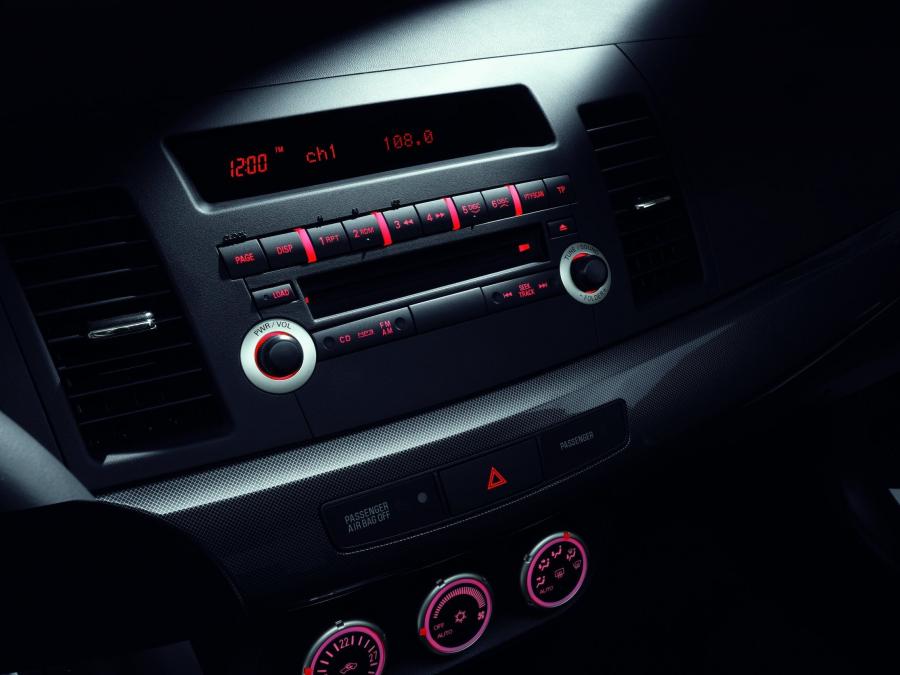  Mitsubishi Lancer 2007 года  (фото 41 из 104)